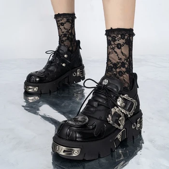 Дамски маратонки в стил готик-пънк върху плоска платформа, масивни обувки с метално бомбе, рок-дизайн 2023, Черни обувки, Ежедневни обувки за ходене по подиуму.