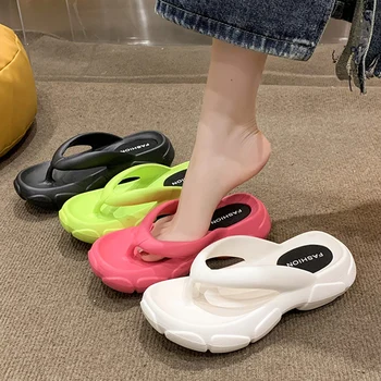Нови модни Дамски джапанки на платформа, лято 2023, нескользящие плажни чехли на дебела подметка, Дамски Маркови дизайнерски сандали на танкетке с клипсой