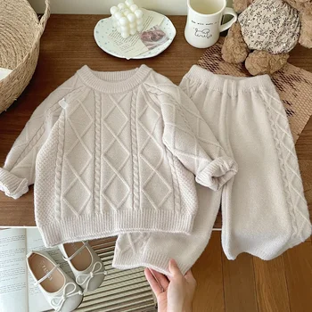 Зимна модерен вязаный комплект за момичета 2023 г., нов модерен детски пуловер, есенно-зимния моден комплект от две части в корейски стил