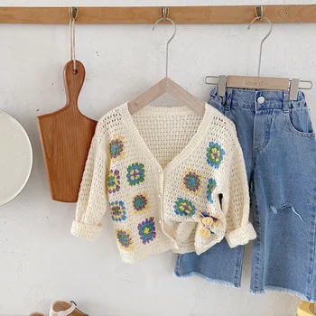 Пролетта вязаный жилетка с цветя модел за момичета 2023 г., Вязаный пуловер за малки деца, Детски пуловер вязаный