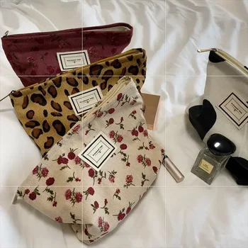 Вельветовая реколта косметичка с леопардовым принтом, подмяна на червило, ръчния багаж, женствена чанта за съхранение на тоалетни принадлежности.