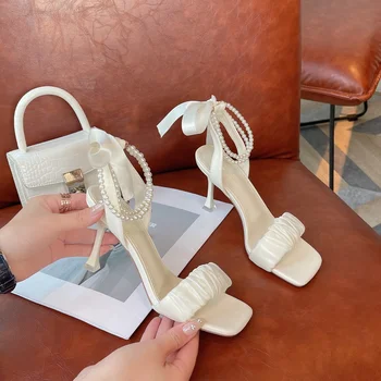 Нови сандали Летни Дамски обувки на висок ток с мъниста и лък 2023 Дизайнерски Пикантни вечерни сватбени обувки на Модела обувки-лодка на висок ток с квадратни пръсти